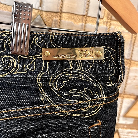 Express X2 Dark Wash Gold Floral Embroidered Zelda Boot Cut Jean, Women’s Size 6 - Picture 12 of 15